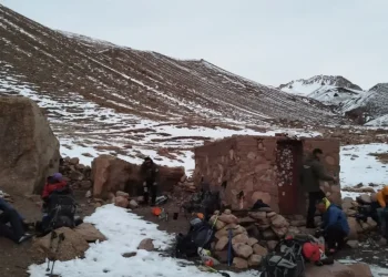 Mendoza: El Grupo Especializado en Alta Montaña localizó y rescató a cuatro ciudadanos extraviados en el Cerro Penitentes