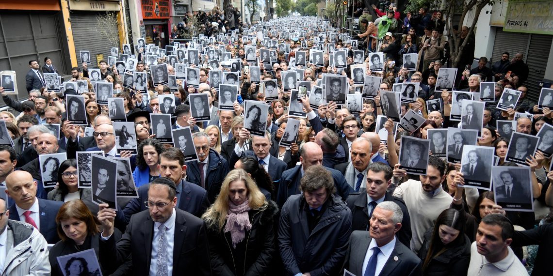 A 32 años del atentado a la AMIA: el presidente Javier Milei participó del acto central en homenaje a las víctimas