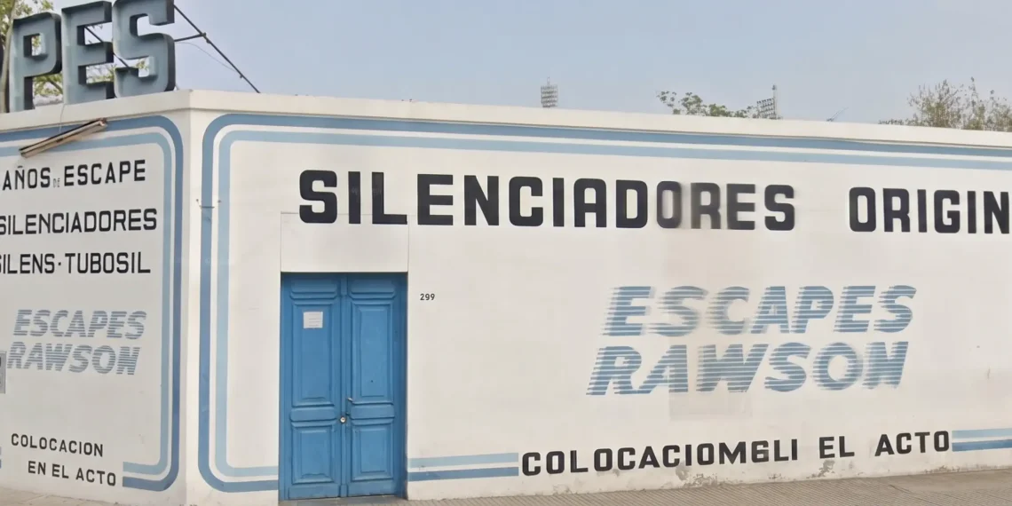 Robo millonario a un comercio de repuestos en Rawson: delincuentes desvalijaron un local durante el fin de semana