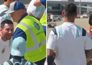 Risas en el aire: la divertida reacción de Messi en un control de seguridad