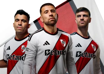 River presentó su nueva camiseta titular con guiños históricos y estreno en puerta