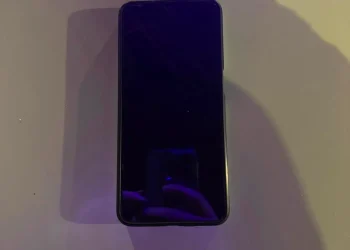 Detienen a un hombre tras robarle la mochila y el celular a su expareja en pleno centro