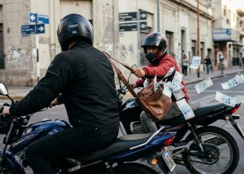 Emboscada en Chimbas: dos motochorros encañonaron a un cobrador y le robaron medio millón de pesos