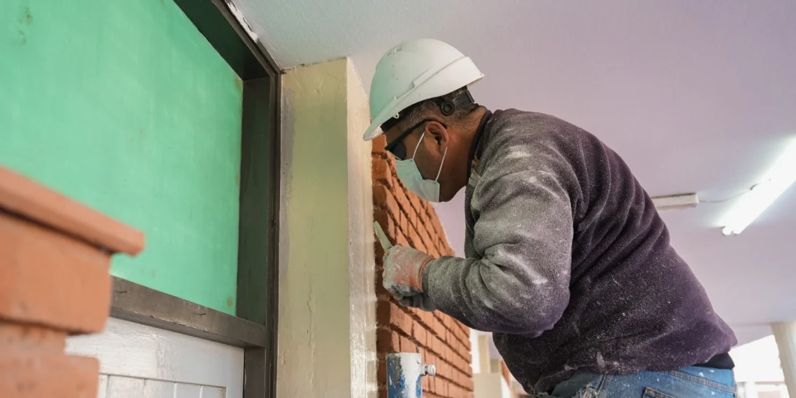 Durante el receso invernal, avanzan los trabajos de mantenimiento en 160 escuelas