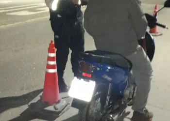 Circulaba con pedido de captura: Interceptan a un conductor en una moto robada en Sarmiento