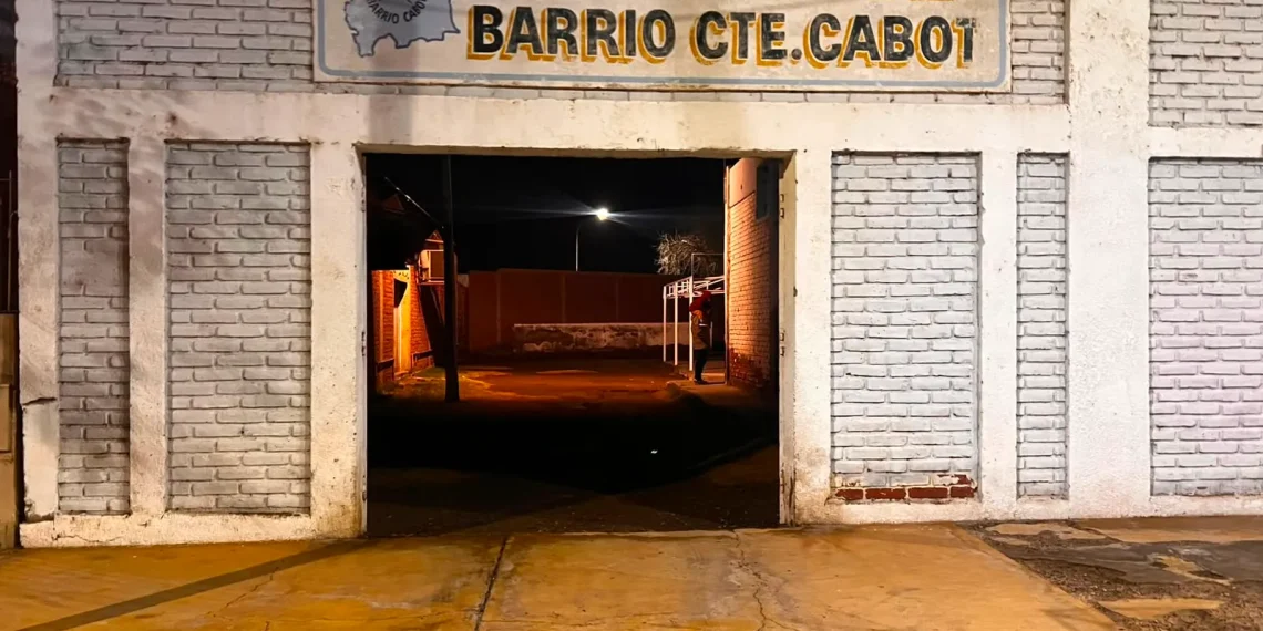 Detienen a un hombre tras robar sillas en la Unión Vecinal del Barrio Cabot