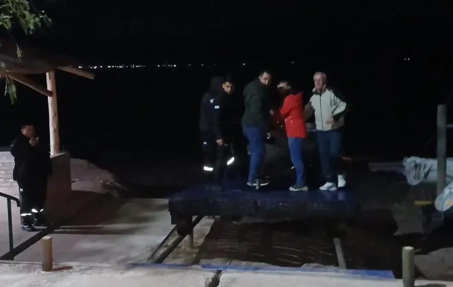 Alerta en las coloradas: Rescataron por agua a dos turistas perdidos cerca del Cerro Tres Marías