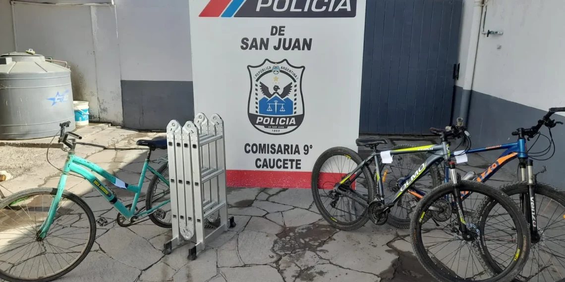 Sospechosos en Rawson: la Policía detuvo a tres hombres y secuestró tres bicicletas y una escalera de dudosa procedencia