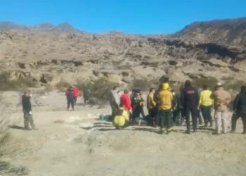 Tragedia aérea: con un complejo operativo por tierra, rescatan y trasladan los cuerpos de las siete víctimas hacia la Capital