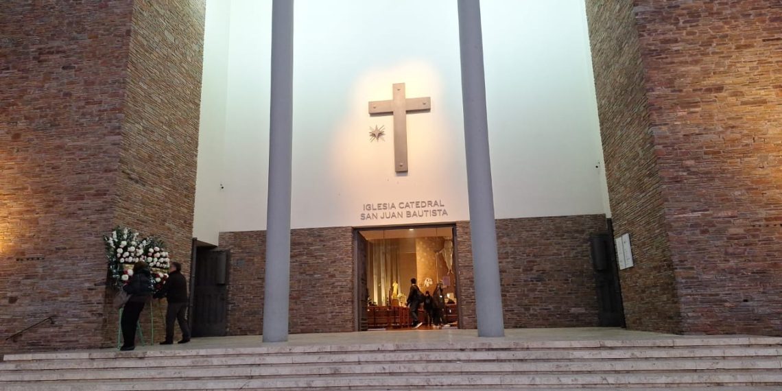 La Catedral de San Juan abre sus puertas para el último adiós a los héroes sanjuaninos de la tragedia aérea