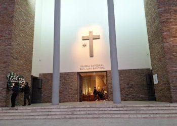 La Catedral de San Juan abre sus puertas para el último adiós a los héroes sanjuaninos de la tragedia aérea
