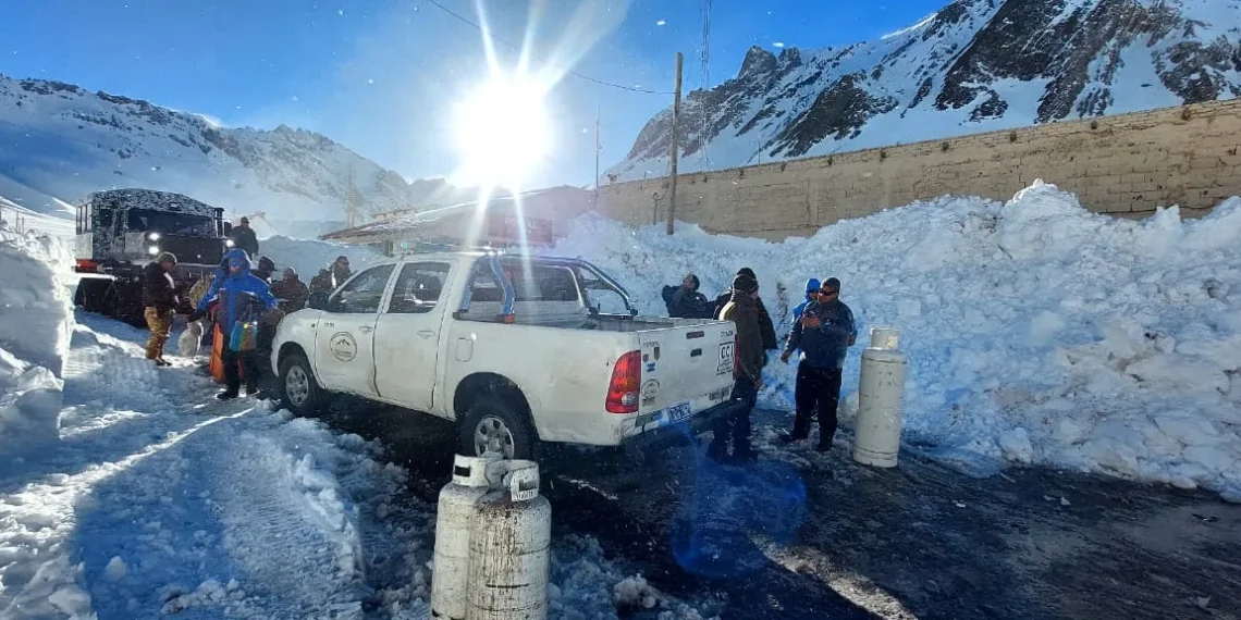 Exitoso e impecable operativo en Alta Montaña: evacuaron a 12 personas varadas en Villa Las Cuevas