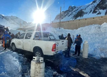 Exitoso e impecable operativo en Alta Montaña: evacuaron a 12 personas varadas en Villa Las Cuevas