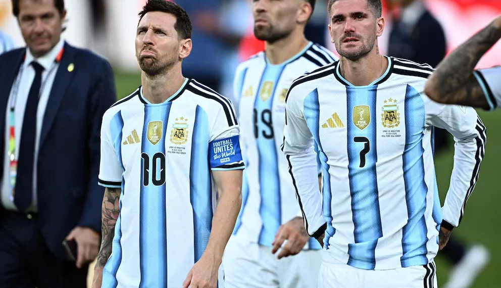 La Scaloneta vuelve a casa tras el Mundial: Messi y De Paul se quedan en Estados Unidos