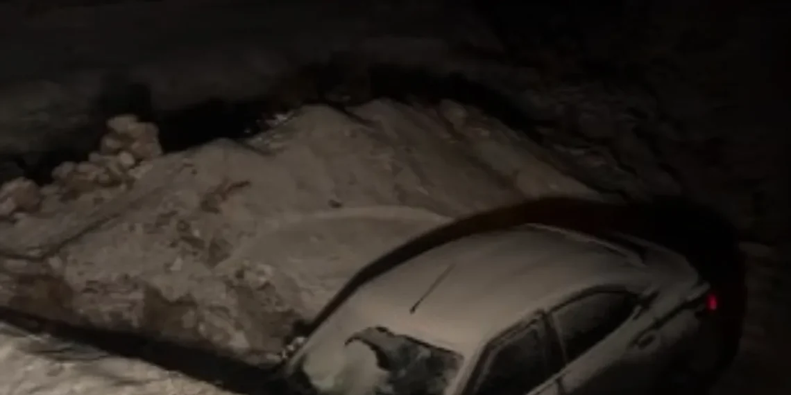 Misterio en Iglesia: grababan la nieve y se toparon con un auto completamente destrozado en la ruta del Colorado