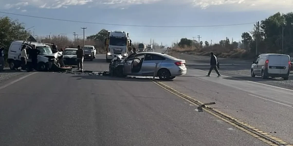 Fuerte choque frontal en Ruta 40: identificaron a los heridos que ingresaron al hospital