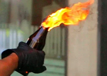 Indignación policial: detuvieron a dos barras con una bomba molotov y la Justicia solo lo consideró una contravención