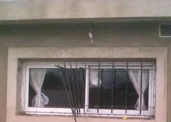 Inseguridad en Rawson: Boqueteros destrozaron una ventana y desvalijaron una distribuidora