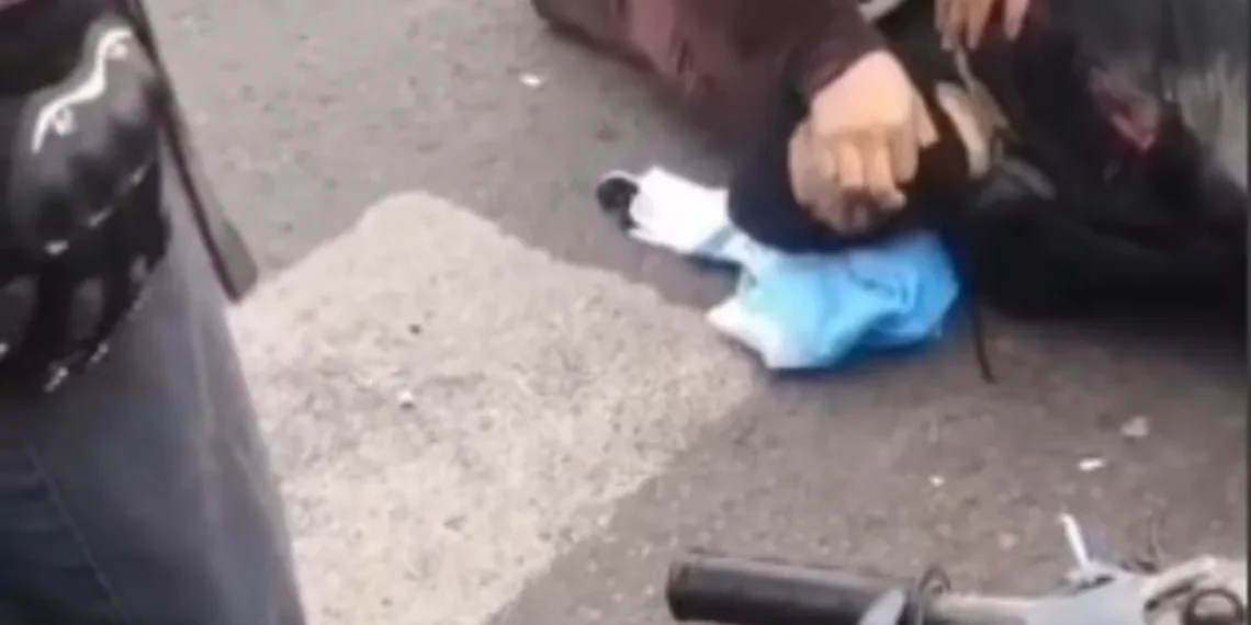 Siniestro vial en San Juan: un impactante choque entre un camión y una moto dejó a un conductor herido en Avenida Circunvalación