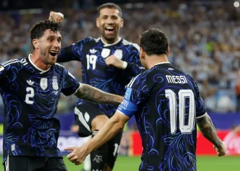 La Selección Argentina jugará con su camiseta alternativa frente a Inglaterra