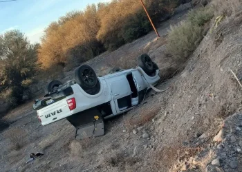 DE MILAGRO: VIOLENTO VUELCO DE UNA CAMIONETA EN EL INGRESO A ULLUM