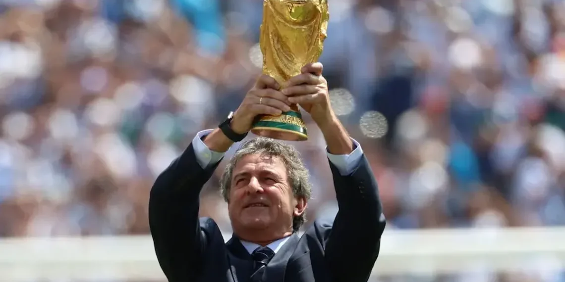 Emoción total: Mario Alberto Kempes volvió a levantar la Copa del Mundo antes de la gran final