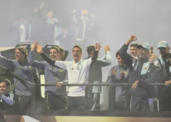 Héroes igual: emotiva bienvenida a la Selección Argentina en su regreso al país