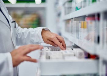 Alarma en las farmacias de San Juan por la desregulación nacional: rechazo a las SA y a la venta fuera de mostradores
