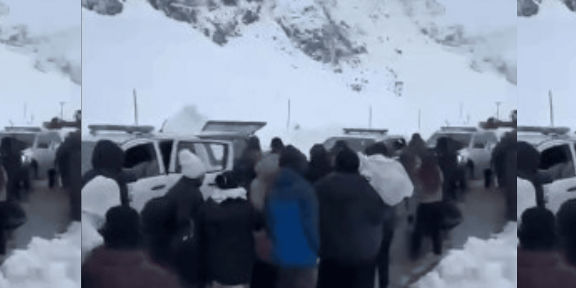 Evacuaron a decenas de personas varadas por el intenso temporal de nieve en la alta montaña
