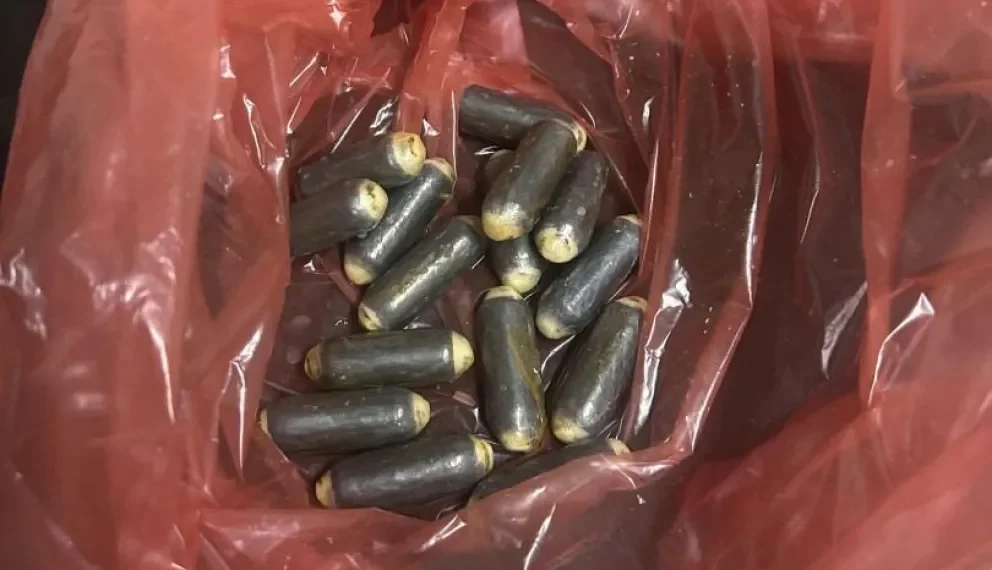 Narcotráfico: detectan a una pareja que transportaba 188 cápsulas de cocaína ingeridas en un operativo iniciado en San Juan