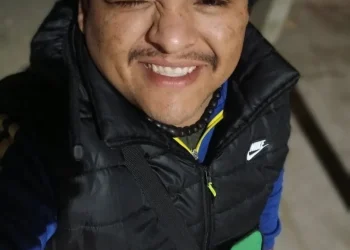 Un remisero fue baleado en plena calle y pelea por su vida