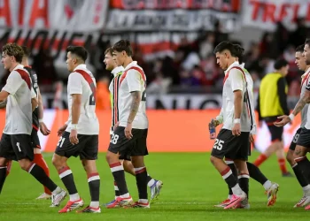 Tropiezo en el Monumental: Barracas Central venció a River en el inicio del Clausura