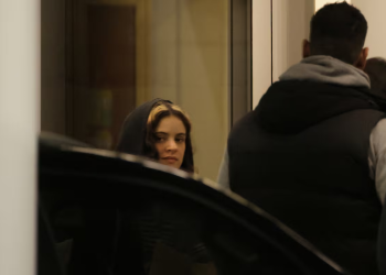 Rosalía ya está en Argentina: fuerte operativo de seguridad en Ezeiza tras la polémica por la Selección