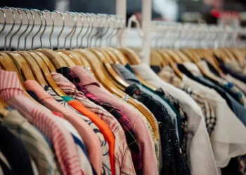 Leve respiro para el comercio: las ventas minoristas pyme crecieron 0,9% interanual en junio, pero el semestre cierra en baja