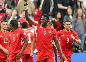 Suiza avanza a octavos tras vencer a Argelia