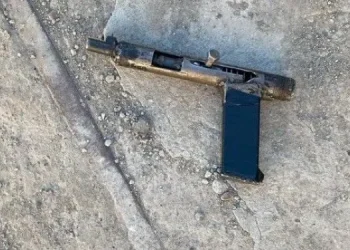 Tensión en Rawson: un adolescente de 17 años enfrentó a la Policía con una tumbera para defender a su padre