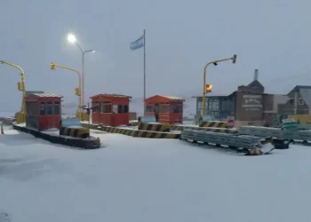 Alerta en la Cordillera: un fuerte temporal de nieve azota la alta montaña y el paso a Chile sigue cerrado por tiempo indeterminado