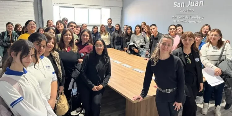 «Señas que Unen»: escuelas sanjuaninas competirán interpretando el Himno Nacional en Lengua de Señas Argentina