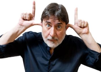 El Flaco Pailos llega a San Juan con su show sinfónico: humor, smoking y una orquesta en vivo en el Teatro Sarmiento