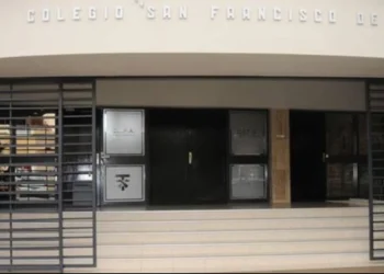 Chau pantallas en las aulas: el Colegio San Francisco prohibió el uso de celulares y logró revivir el diálogo en los recreos