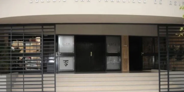 Chau pantallas en las aulas: el Colegio San Francisco prohibió el uso de celulares y logró revivir el diálogo en los recreos