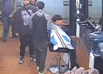 Violento y confuso ataque en Rivadavia: entraron en banda a una barbería buscando a un ladrón y agredieron al barbero