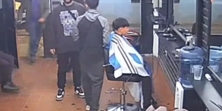 Violento y confuso ataque en Rivadavia: entraron en banda a una barbería buscando a un ladrón y agredieron al barbero