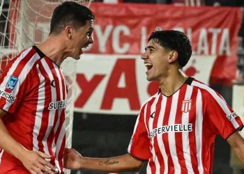Estudiantes goleo a Gimnasia en el Estadio UNO y festejó en un clásico platense caliente