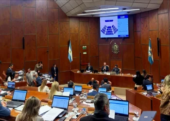 Sin apoyo de gran parte del PJ, aprobaron el acuerdo con Vicuña para financiar obras públicas en San Juan