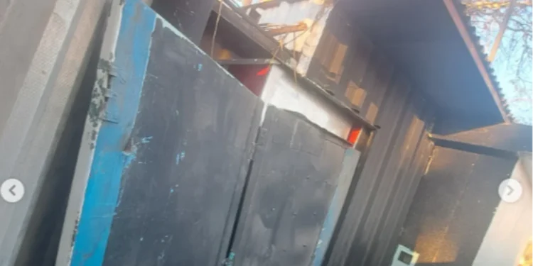 Cortaron las chapas del techo y desvalijaron un tradicional kiosco en la Plaza de Desamparados