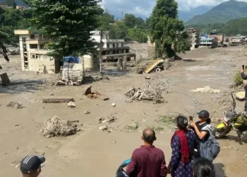 Tragedia en Nepal: una violenta riada y deslaves dejaron al menos 16 muertos y cientos de desaparecidos
