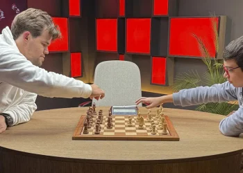 Hazaña histórica: a sus 12 años, Faustino Oro venció al número uno del mundo, Magnus Carlsen