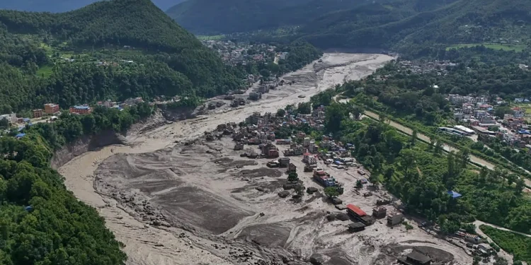 Tragedia en el Himalaya: voraces inundaciones y deslaves dejan al menos 332 muertos y 1.400 desaparecidos en Nepal