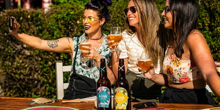Reconocimiento y tradición: Argentina celebrará por primera vez el Día de la Mujer Cervecera